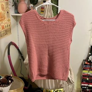Pink knit Woman’s sweater vest